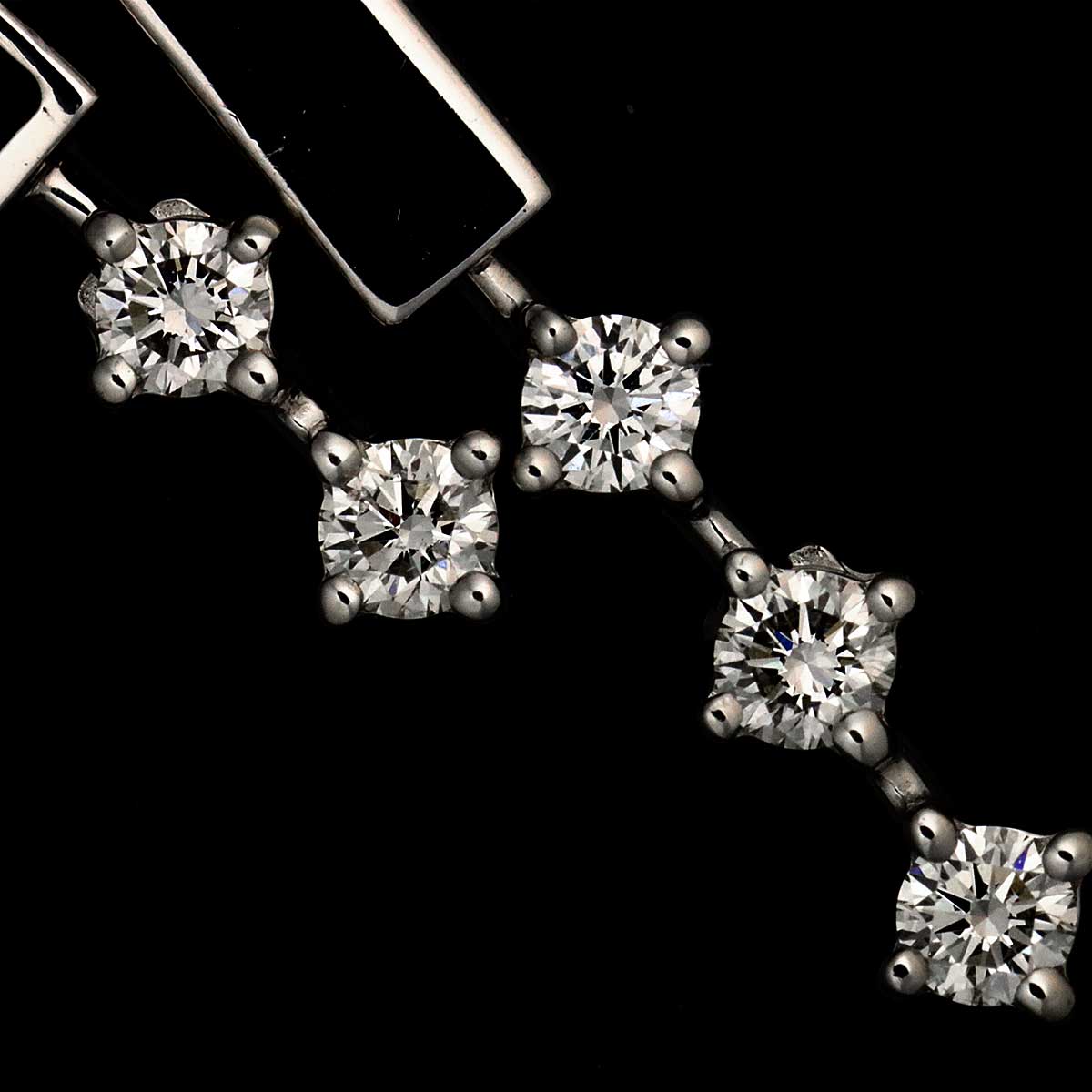 Diamond 0.28ct/0.28ct Onyx Earrings Clip on 18K White Gold 750