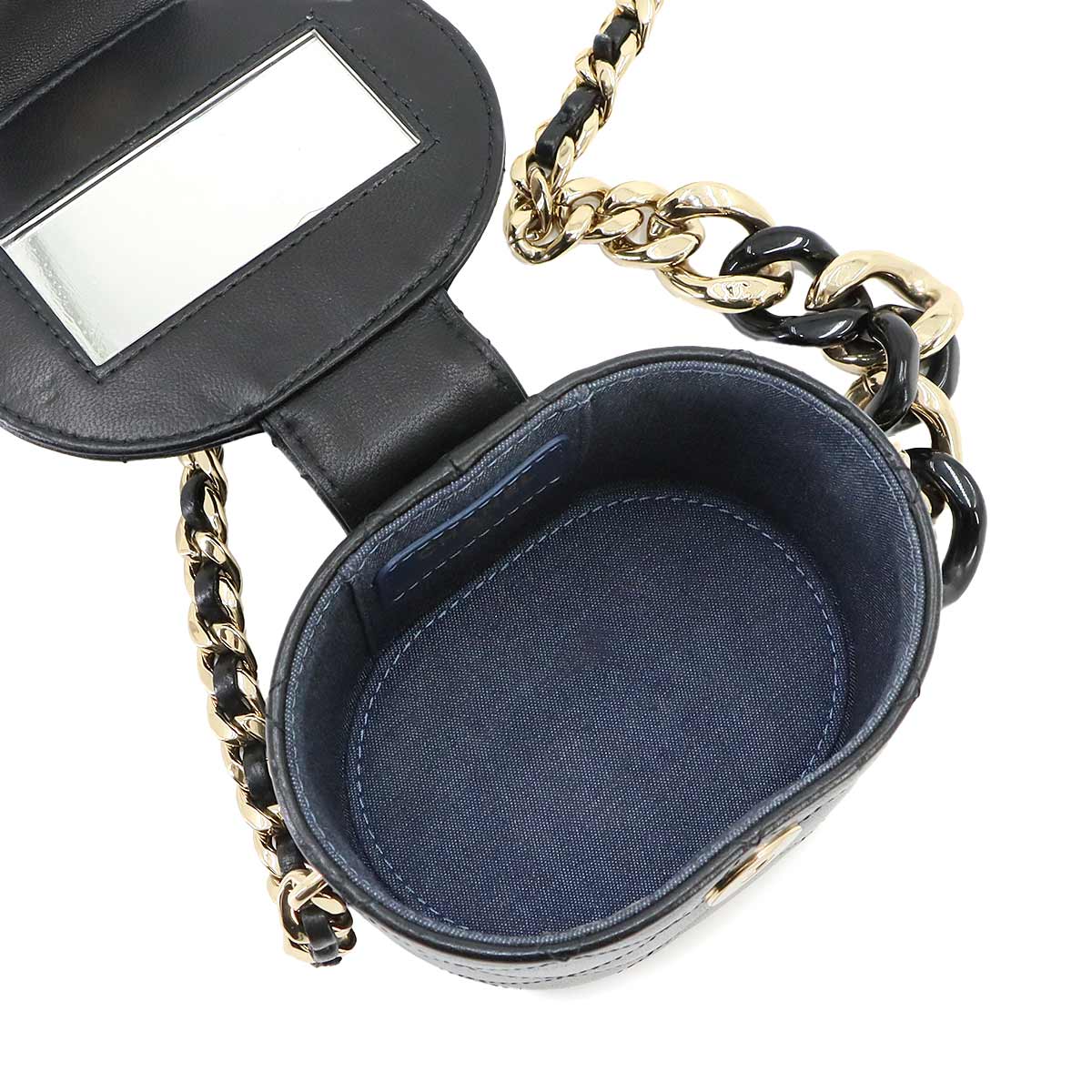 Matelasse Chain Shoulder Bag Leather Black AP2428 Purse
