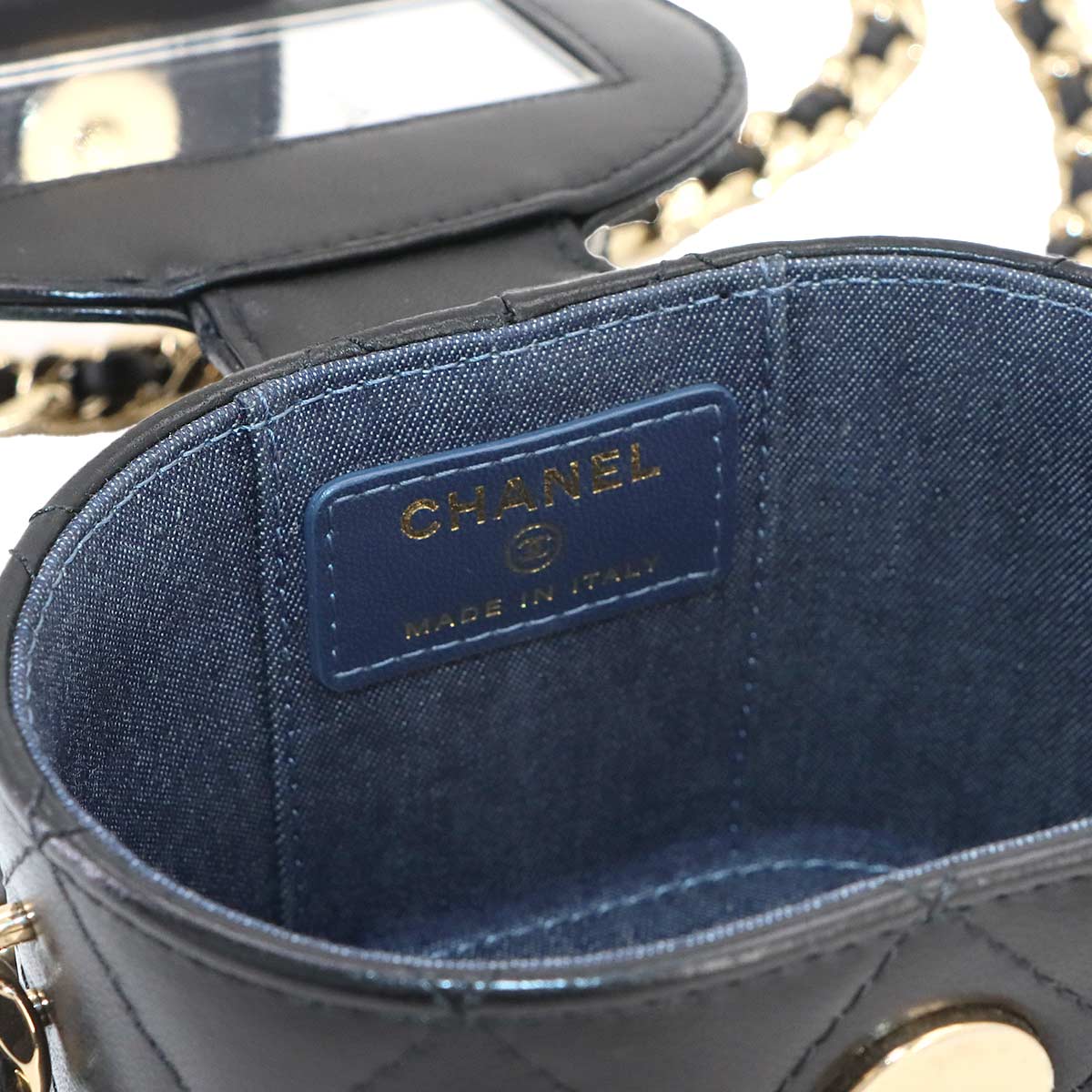 Matelasse Chain Shoulder Bag Leather Black AP2428 Purse