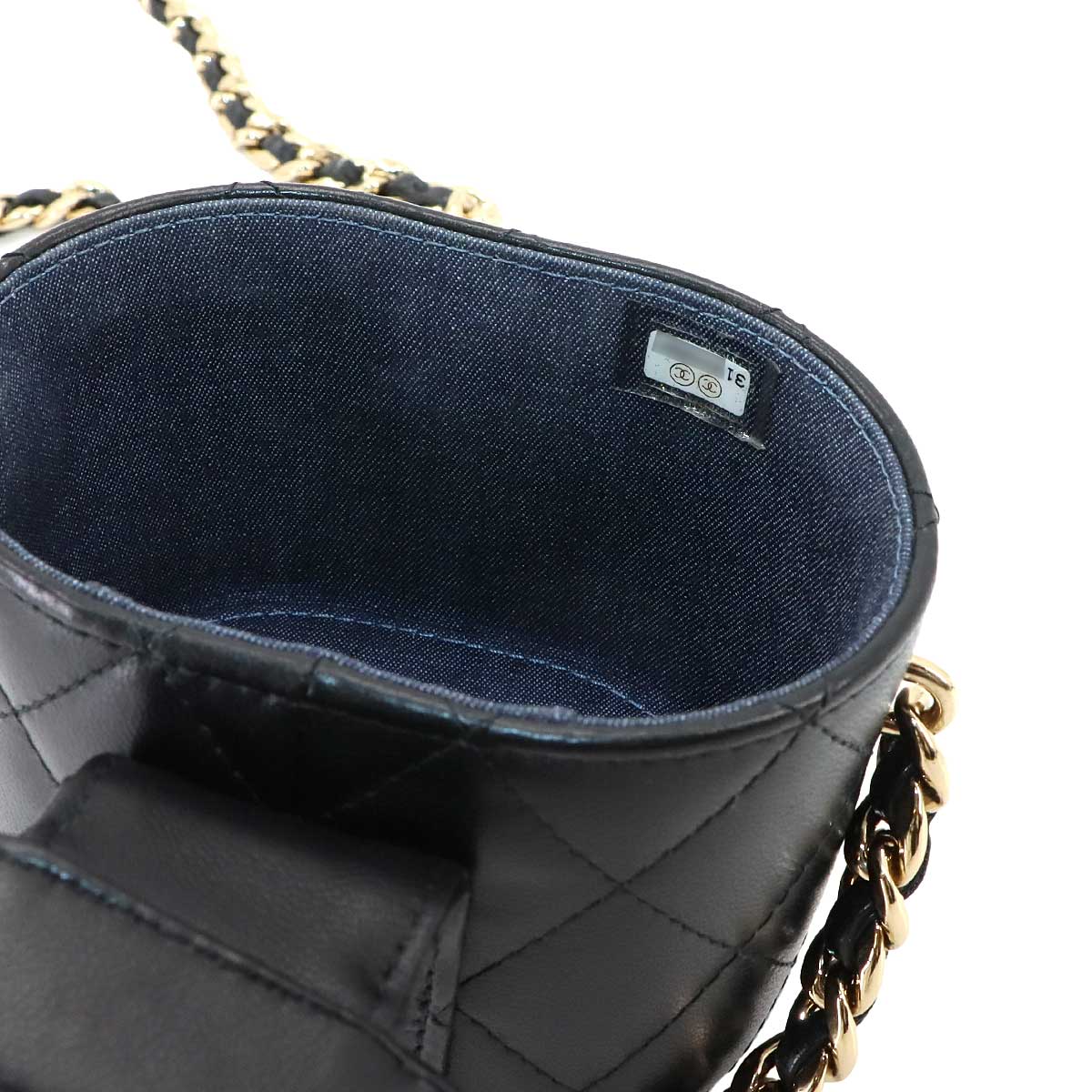 Matelasse Chain Shoulder Bag Leather Black AP2428 Purse