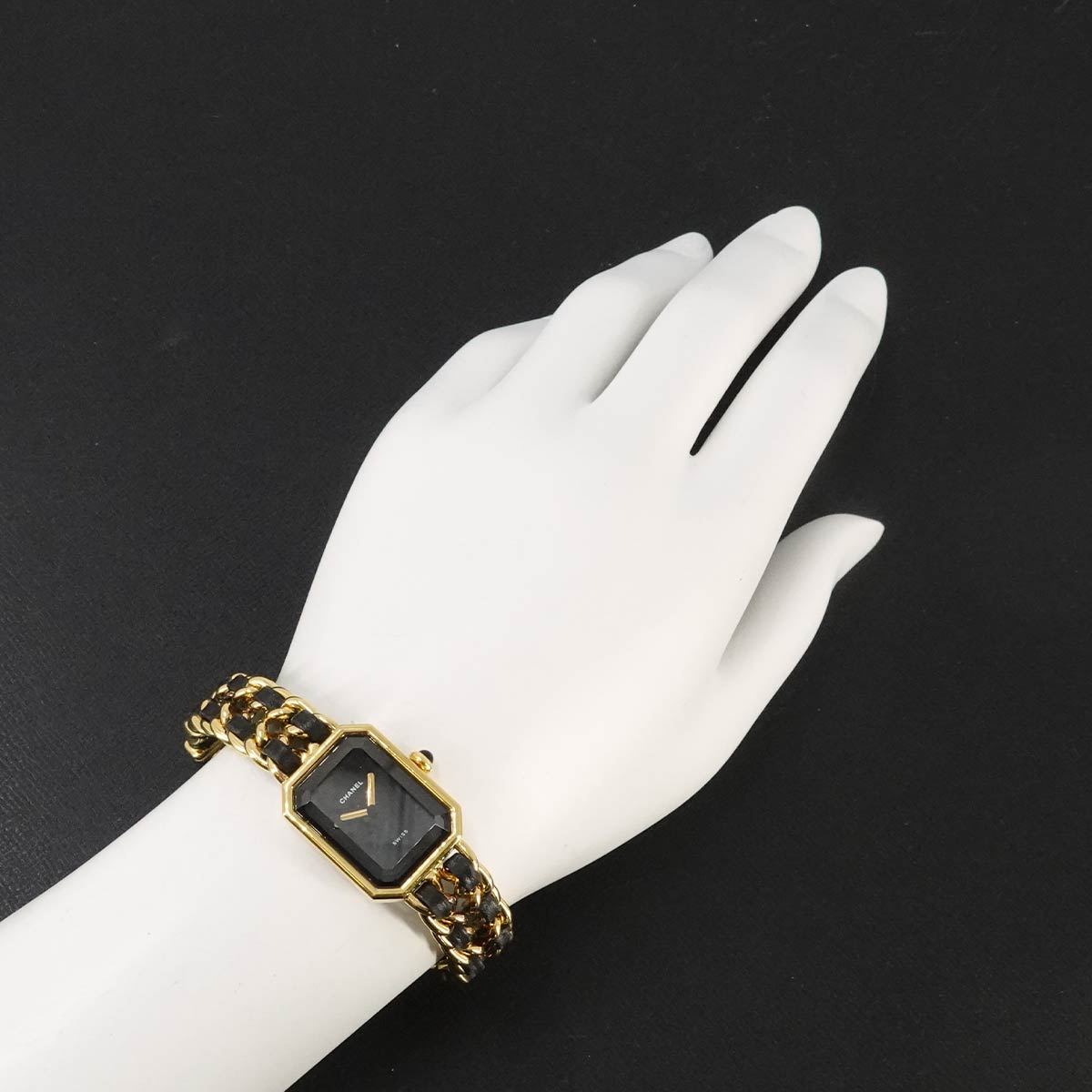 Premiere Size M H0001 Vintage Quartz Black Dial Ladies Watch