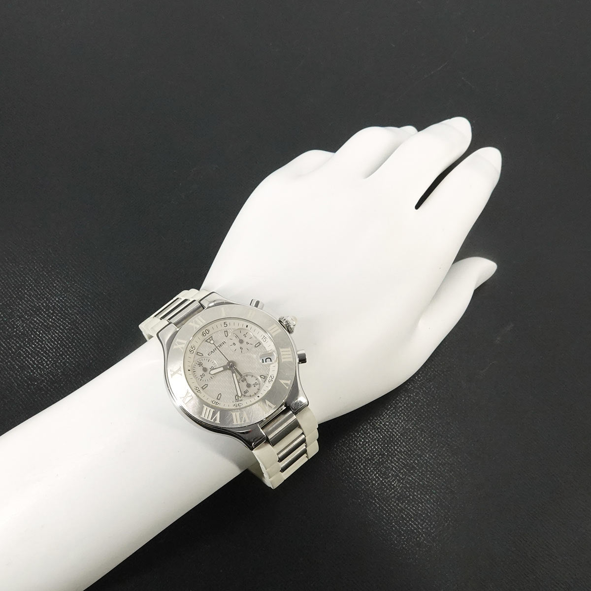 Must 21 Chronoscaph W10184U2 Date Quartz White Dial Mens