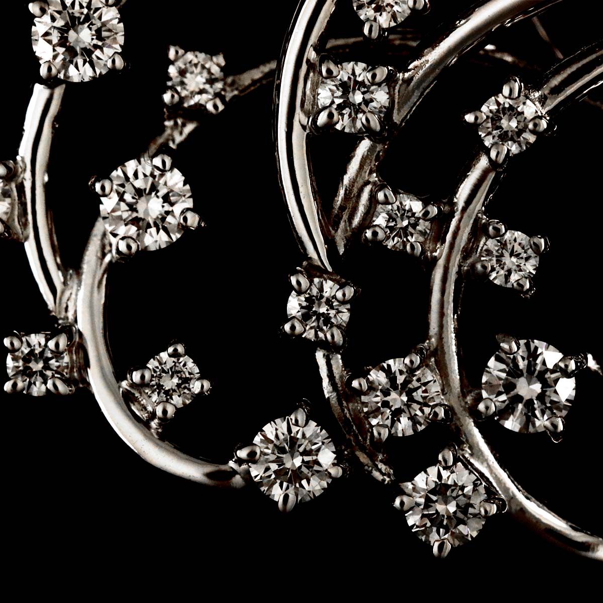 Diamond 1.73ct Brooch 18K White Gold 750