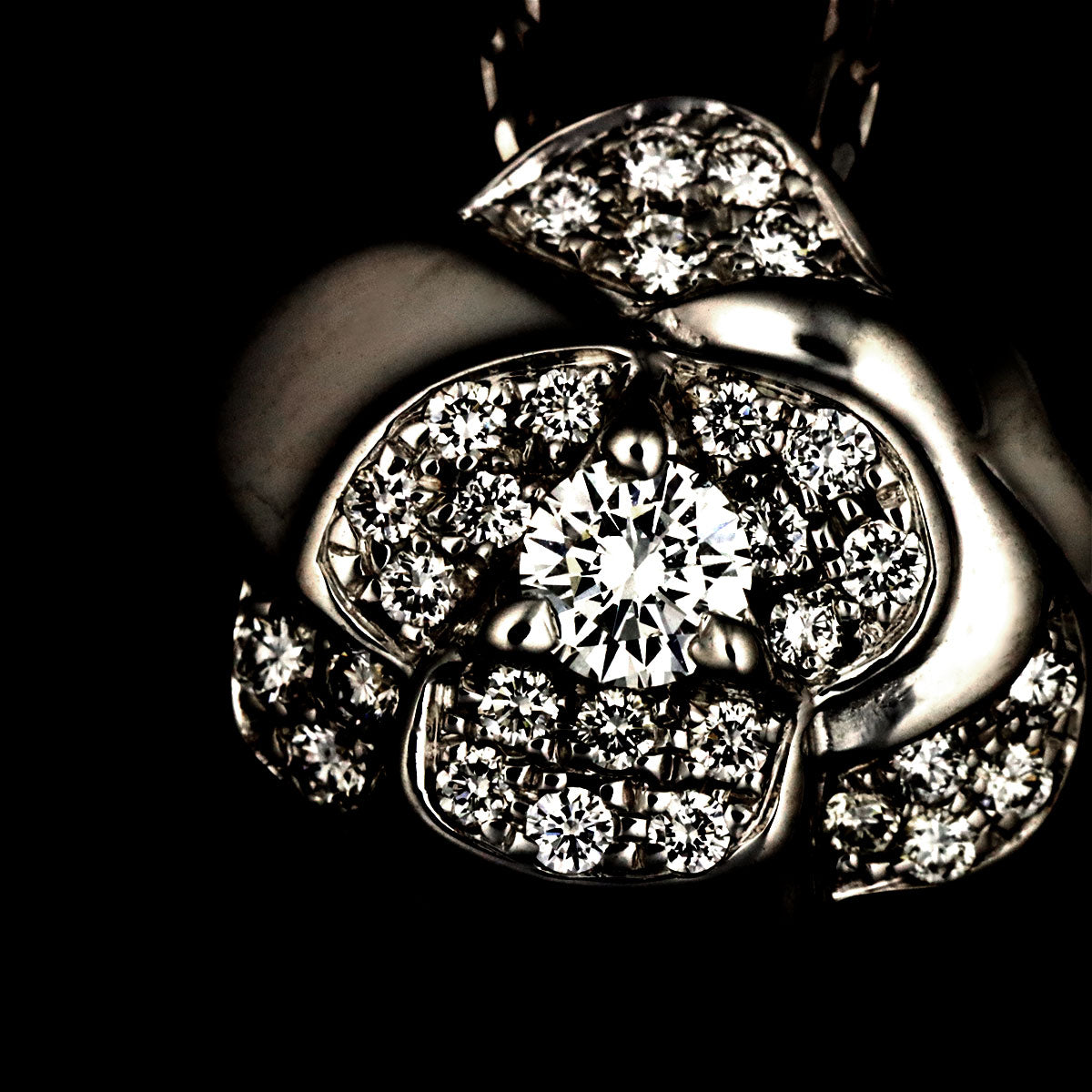 Camelia Necklace Diamond 18K White Gold 750