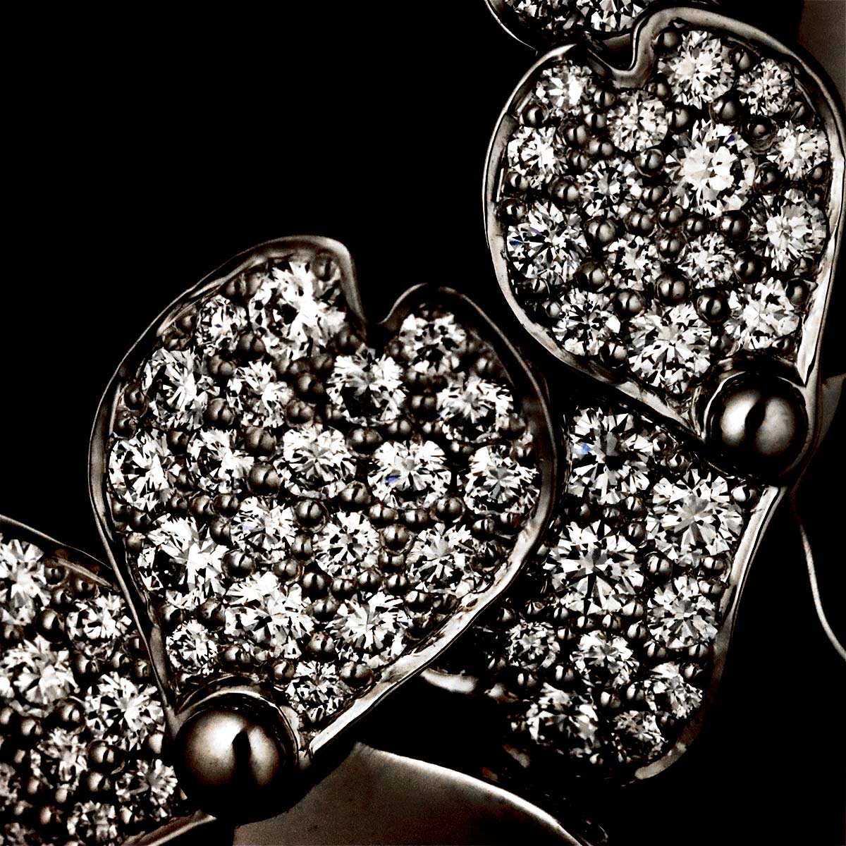 Paper Flowers Diamond Necklace Platinum