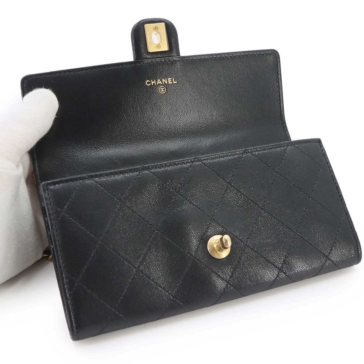 Matelasse Chain Wallet Pearl motif Leather Black AP1001 Purse
