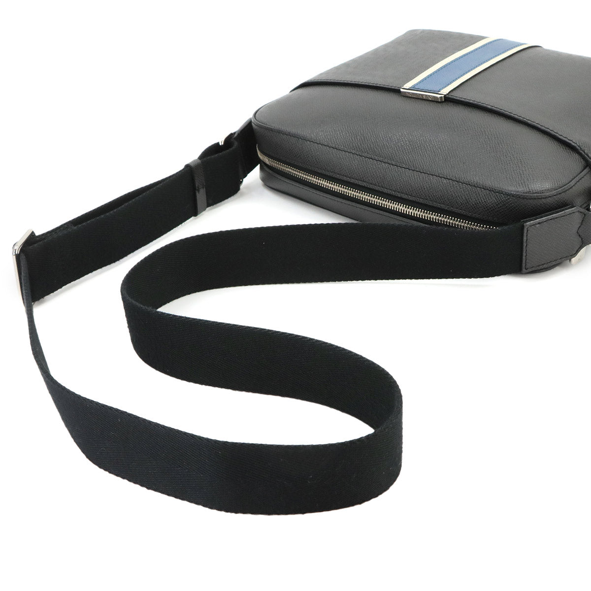 Taiga Anton Messenger PM Shoulder Bag Ardoise M34411