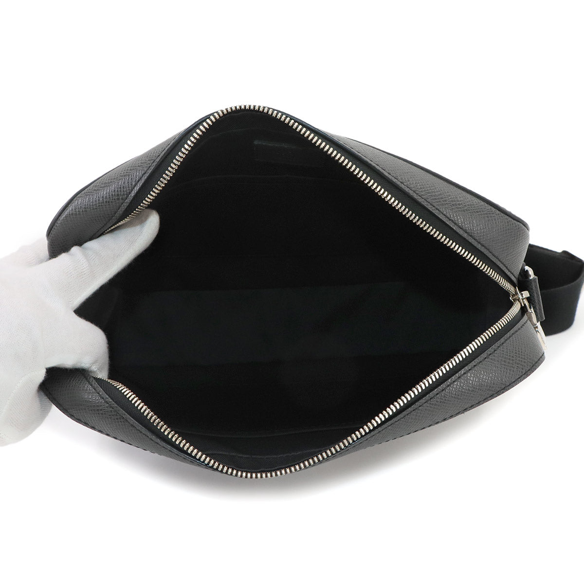 Taiga Anton Messenger PM Shoulder Bag Ardoise M34411