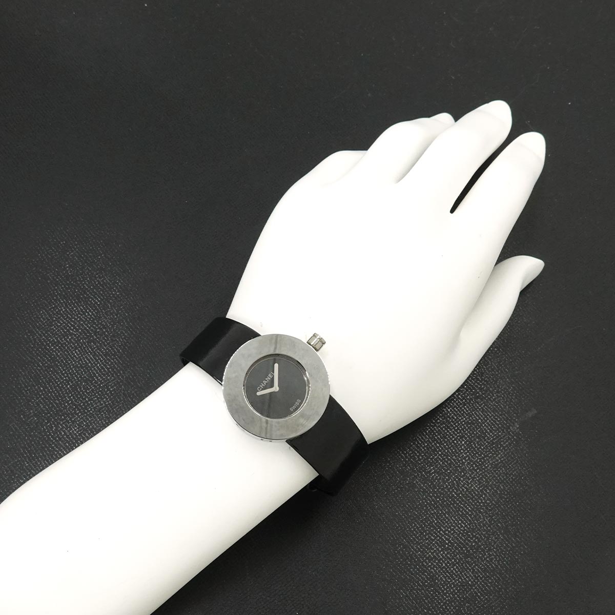 La Ronde H0579 Quartz Black Dial Enamel Ladies Watch