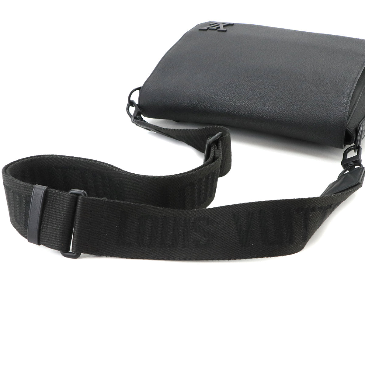 Aerogram Takeoff Messenger Shoulder Bag Leather M57080