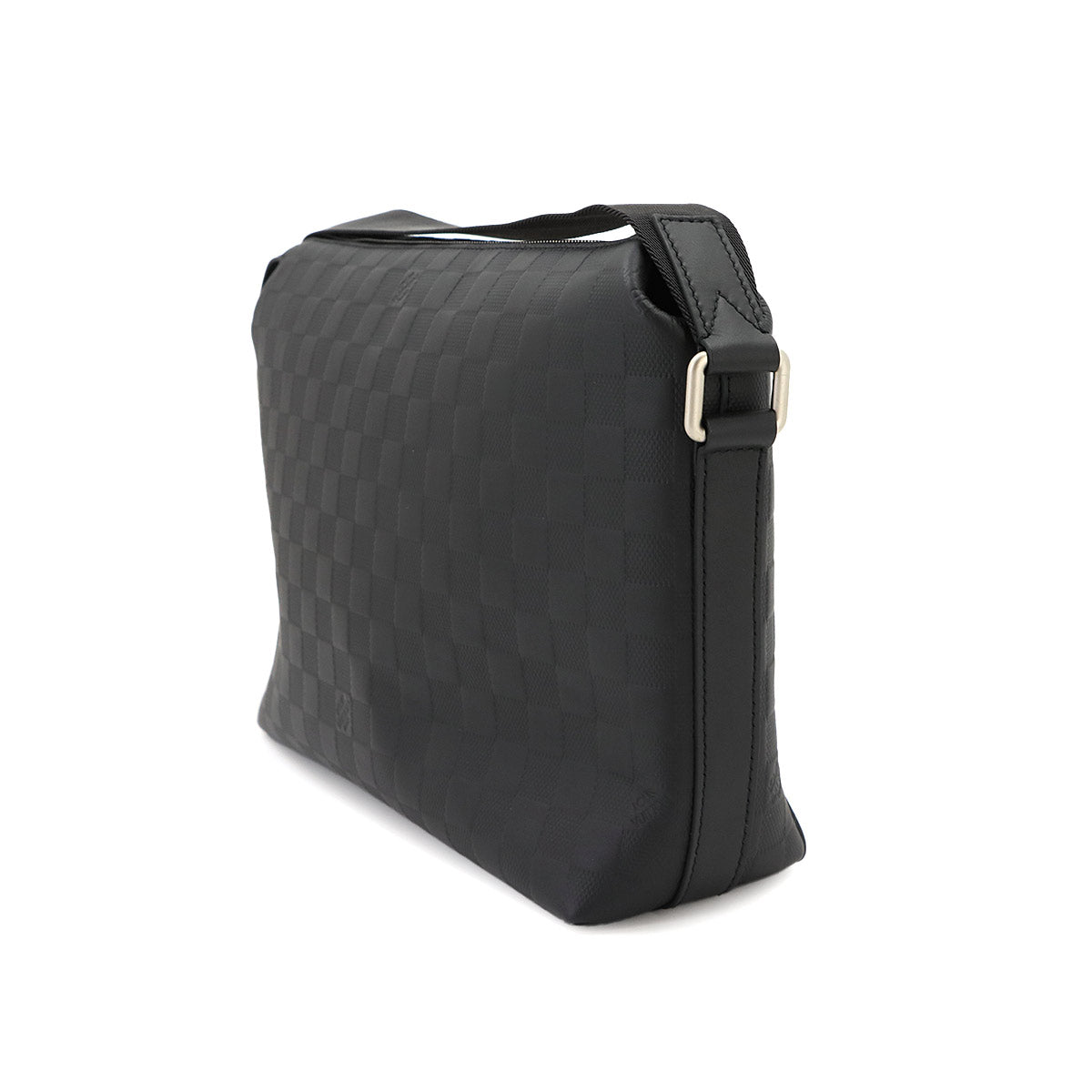 Damier Infini Discovery Messenger PM Onyx N42415 Purse