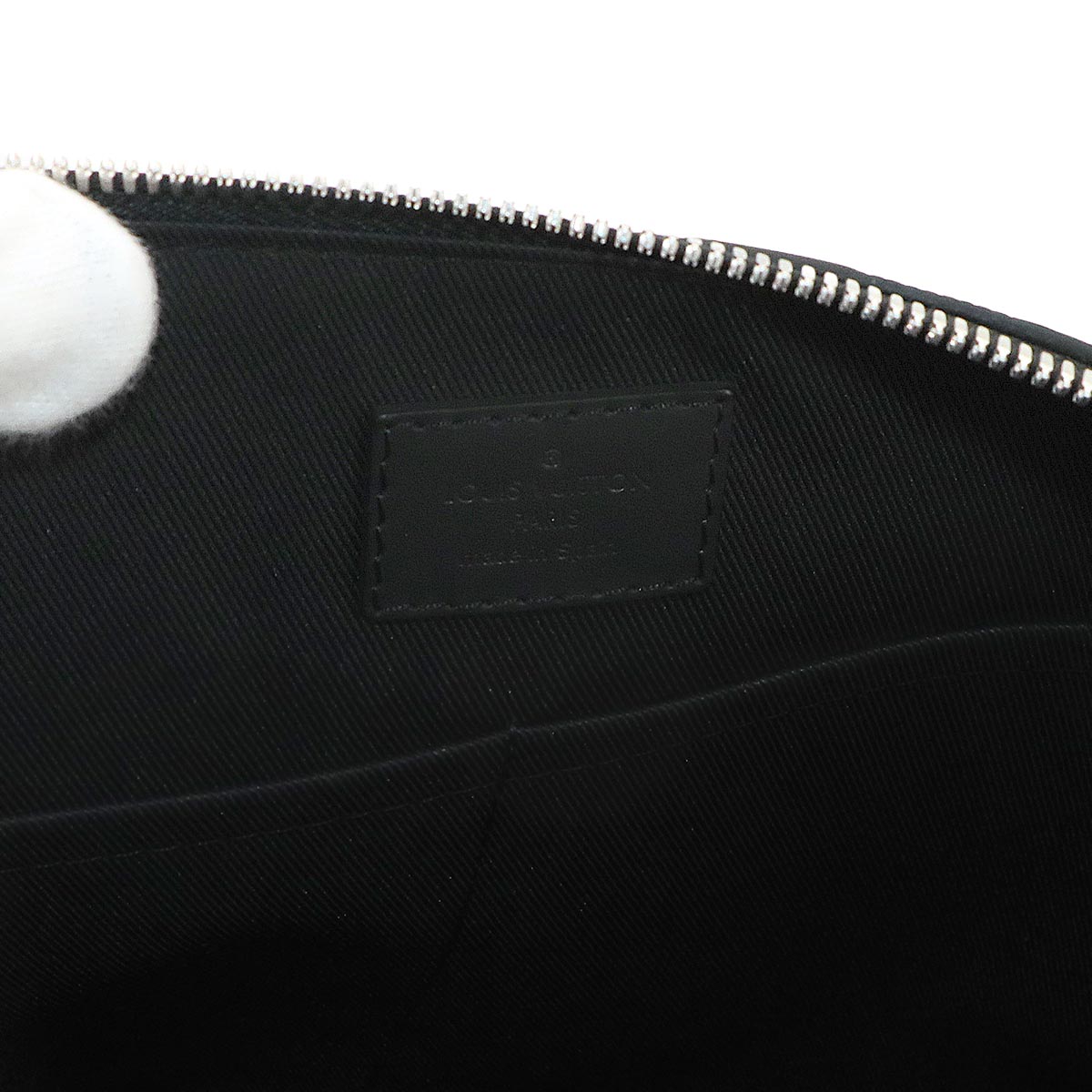Damier Infini Discovery Messenger PM Onyx N42415 Purse