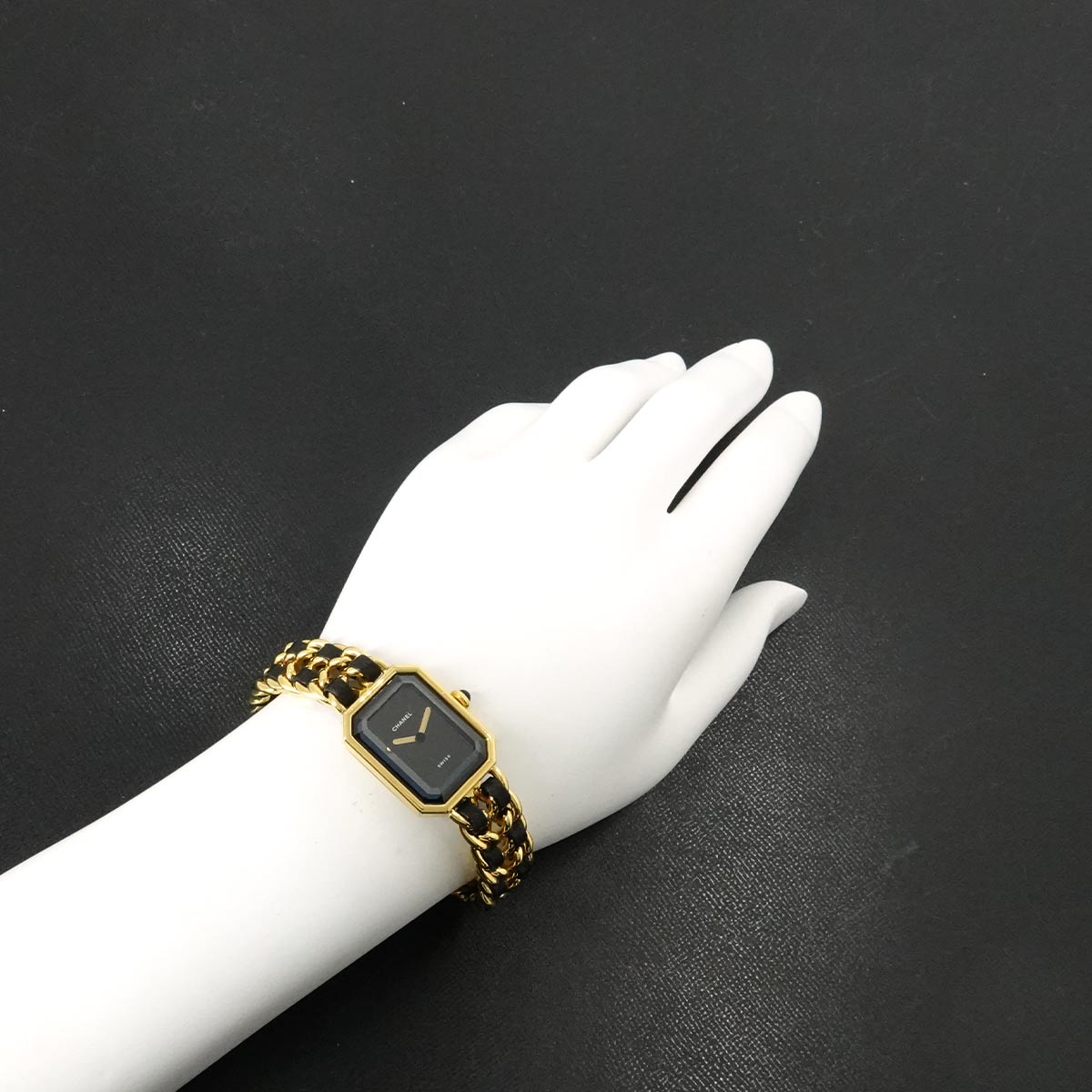 Premiere Size M H0001 Vintage Quartz Black Dial Ladies Watch