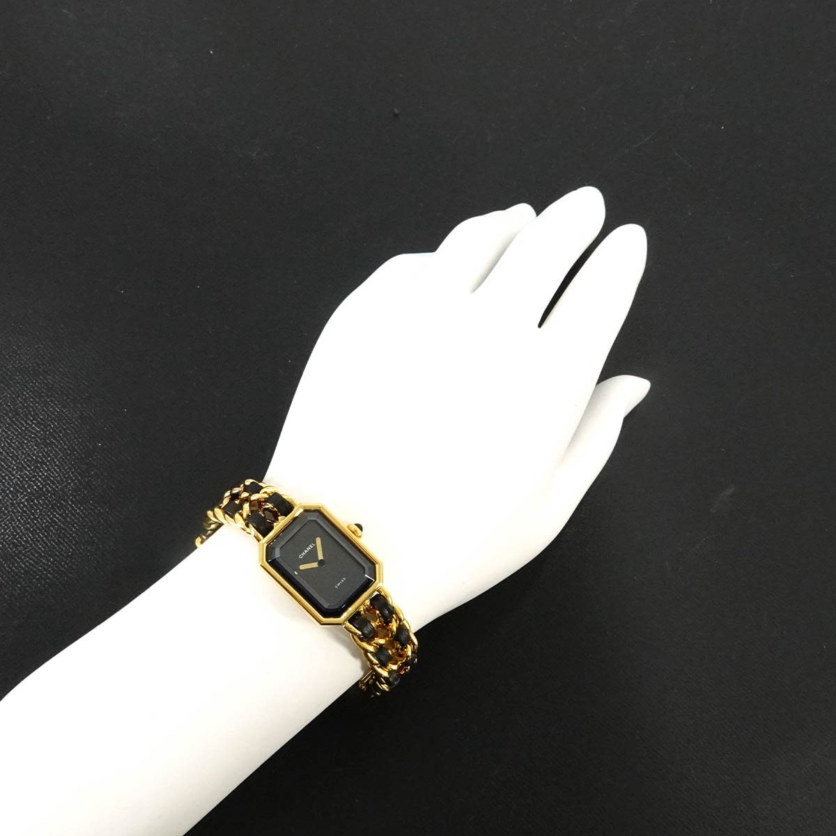 Premiere Size S H0001 Vintage Quartz Black Dial Ladies Watch