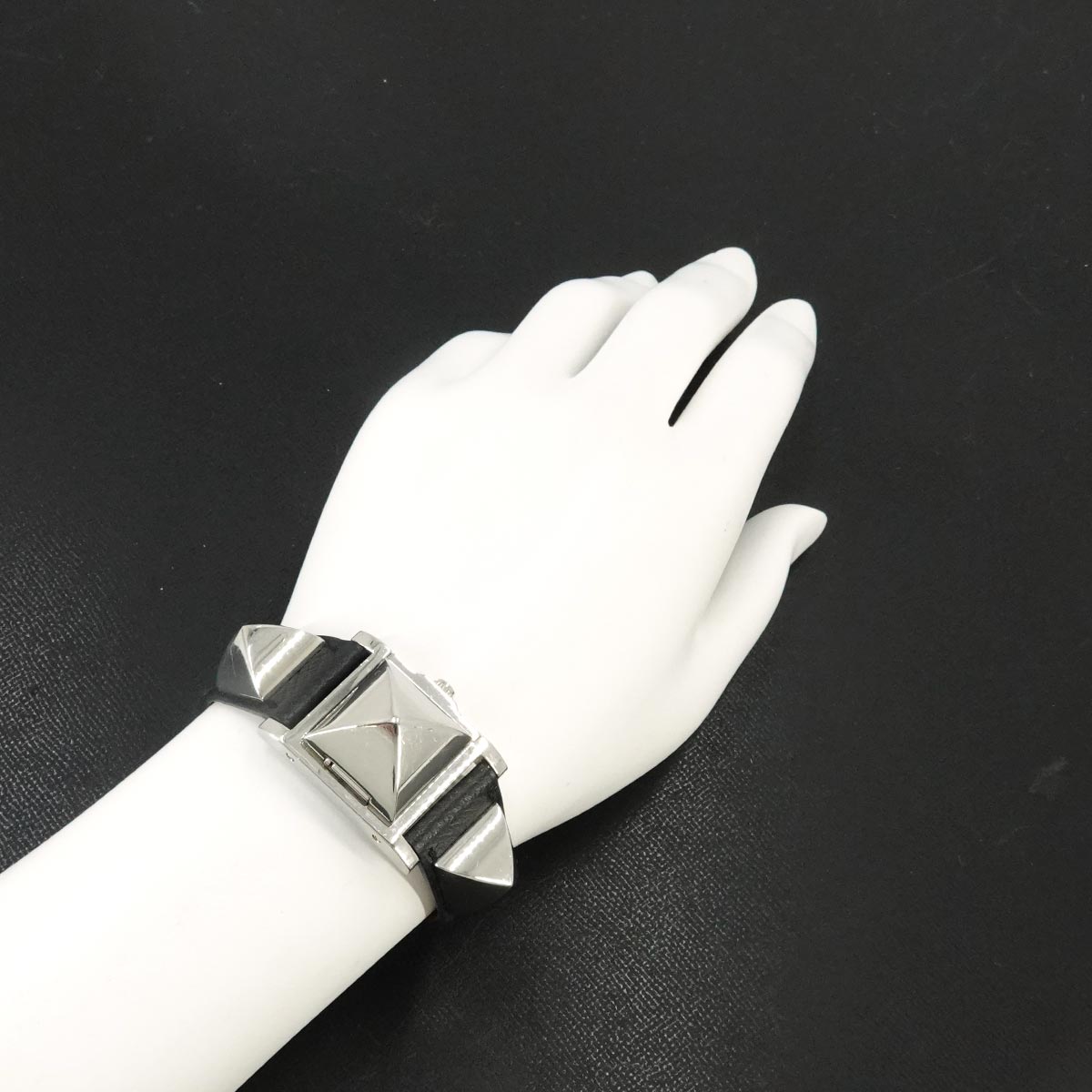 Medor ME3.210 Pyramid Studs Quartz White Dial Ladies Watch