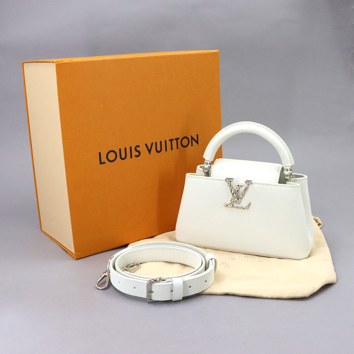 Capucines EW MM Hand Shoulder Bag Taurillon Leather