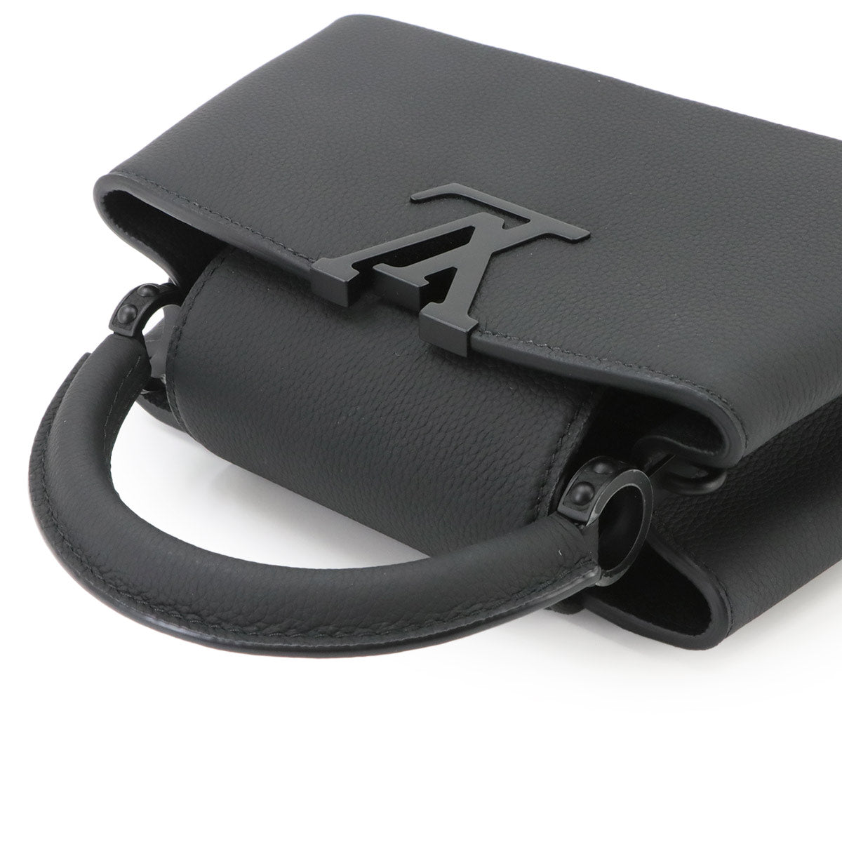 Capucines EW MM Hand Shoulder Bag Taurillon Leather Black