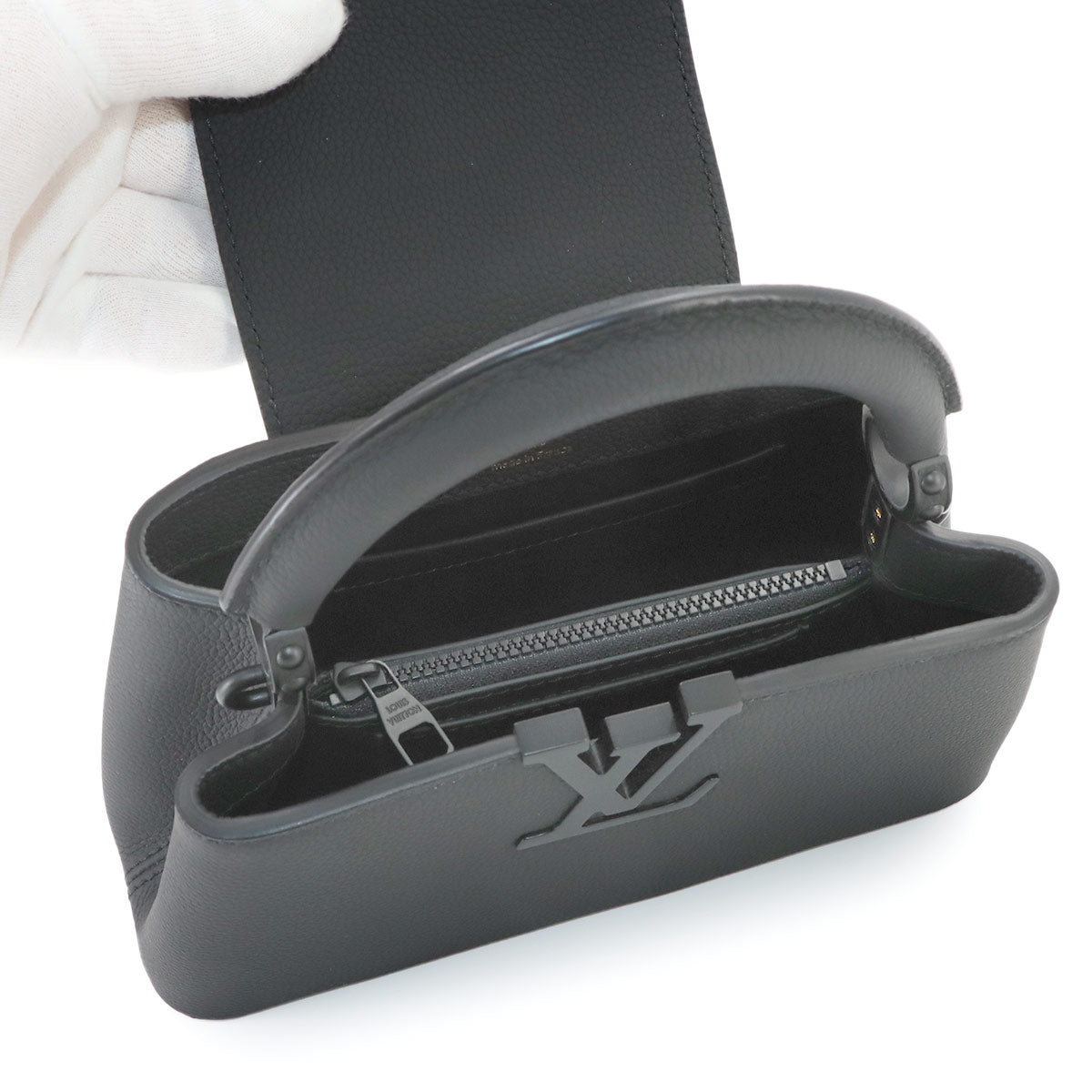 Capucines EW MM Hand Shoulder Bag Taurillon Leather Black