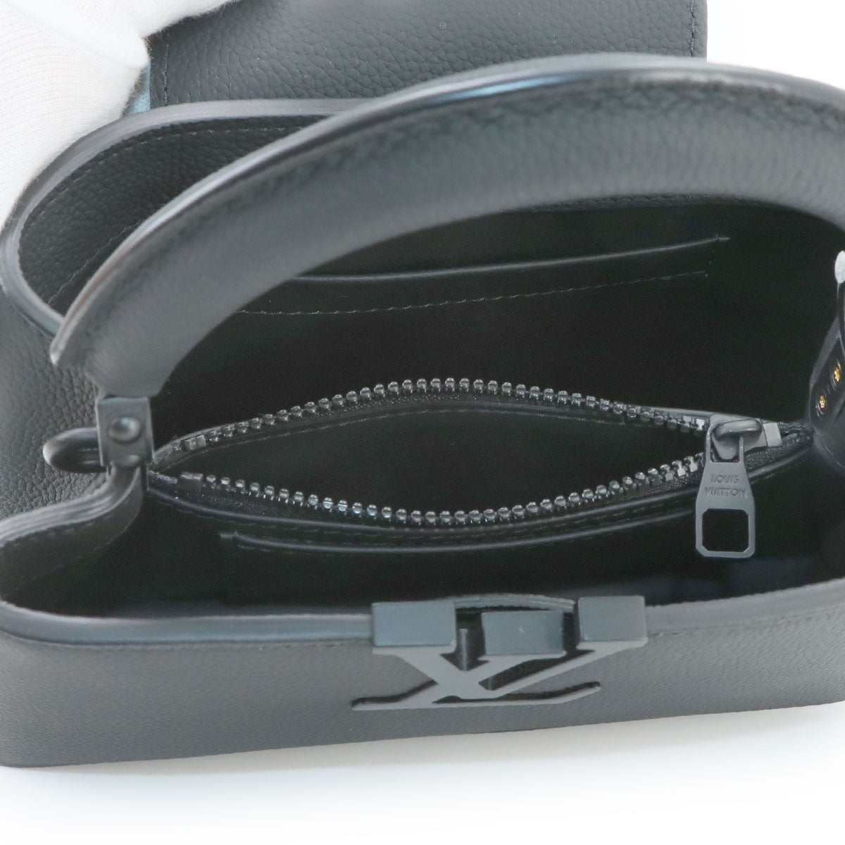 Capucines EW MM Hand Shoulder Bag Taurillon Leather Black