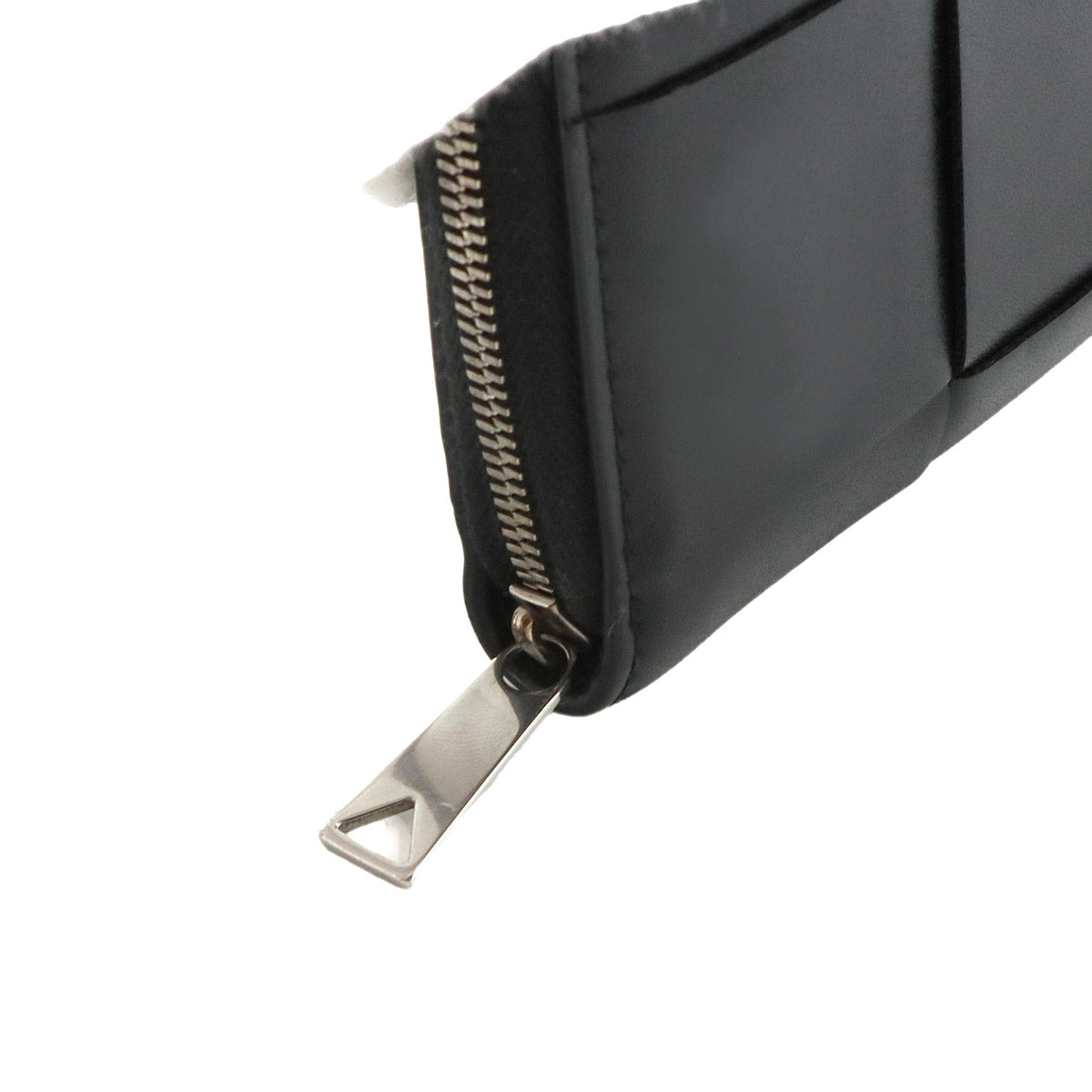 Intrecciato Cassette Zipped Around Wallet Leather Black
