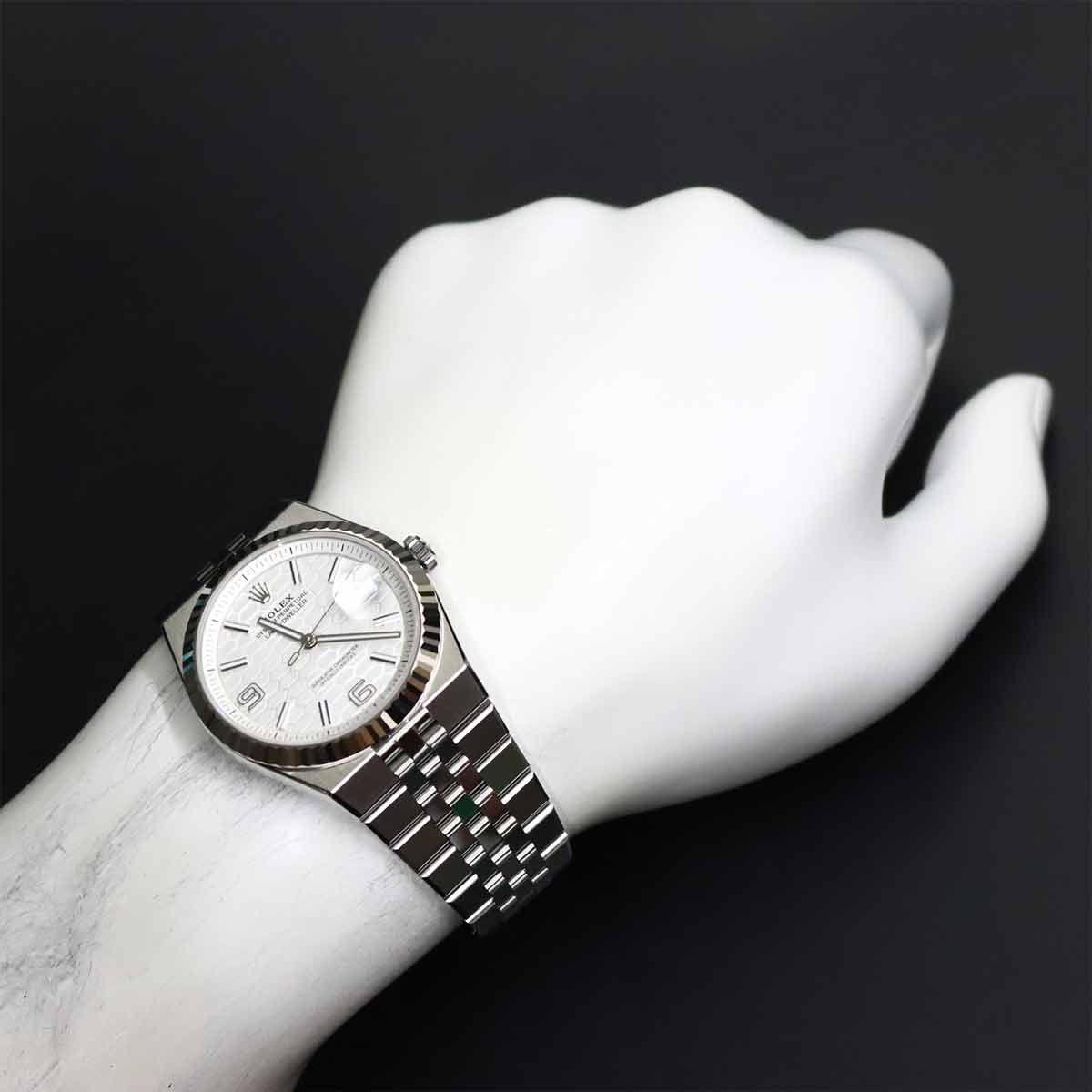 Land Dwellew 40 127334 Serial Random Automatic 750WG Mens Watch