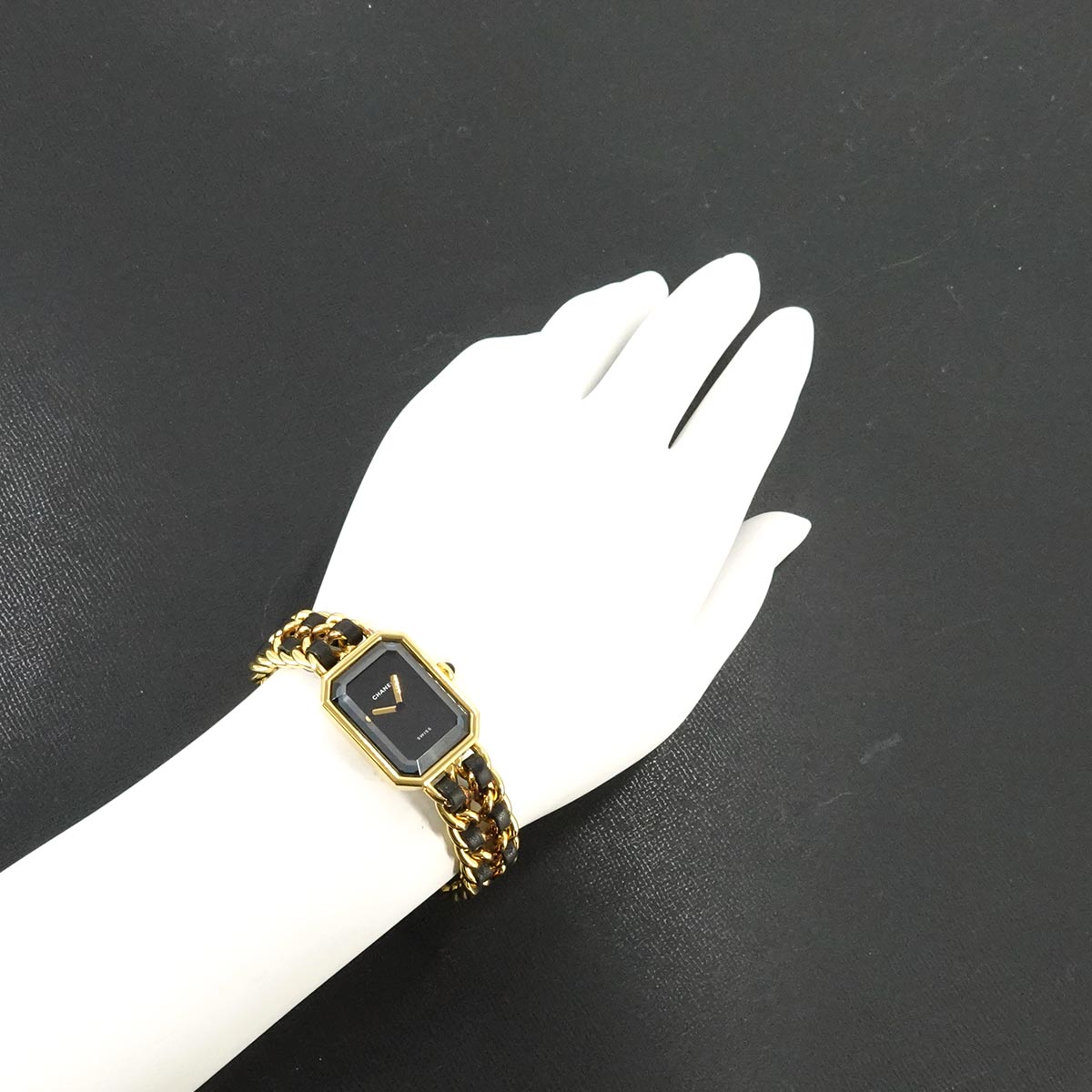 Premiere Size L H0001 Vintage Quartz Black Dial Ladies Watch