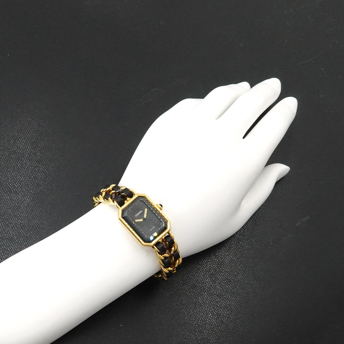 Premiere Size L H0001 Vintage Quartz Black Dial Ladies Watch