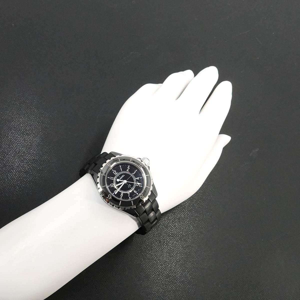 J12 33mm H0681 Ceramic Date Quartz Black Dial Ladies Watch