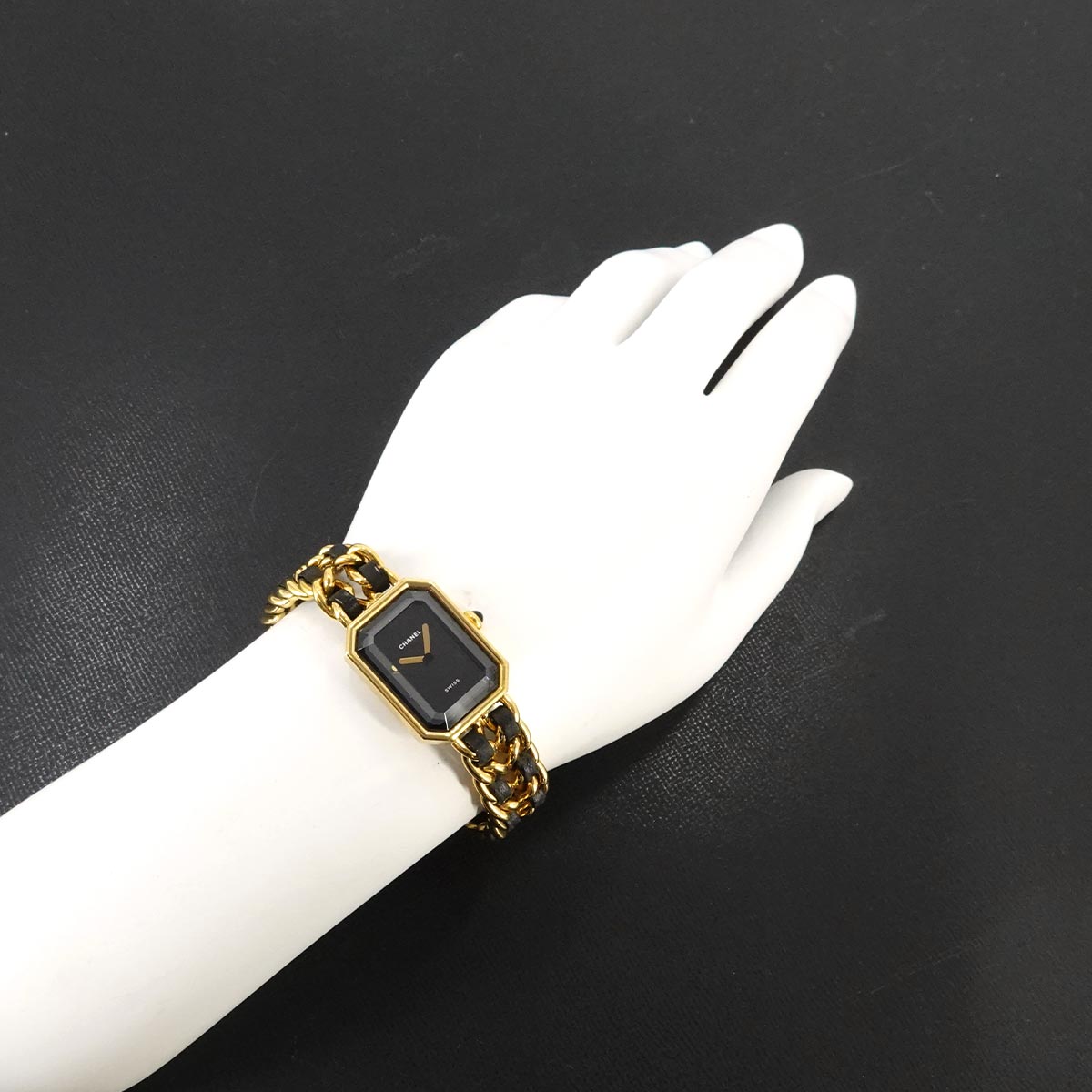 Premiere Size L H0001 Vintage Quartz Black Dial Ladies Watch