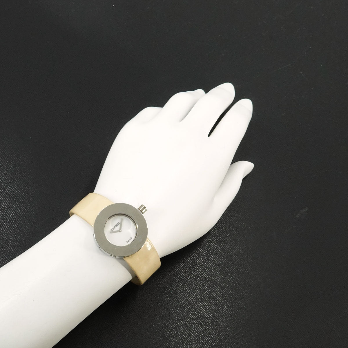 La Ronde H0580 Quartz White Dial Enamel Ladies Watch