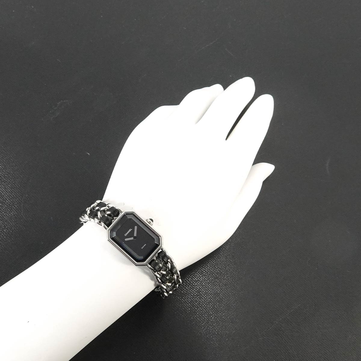 Premiere Size L H0451 Quartz Black Dial Ladies Watch
