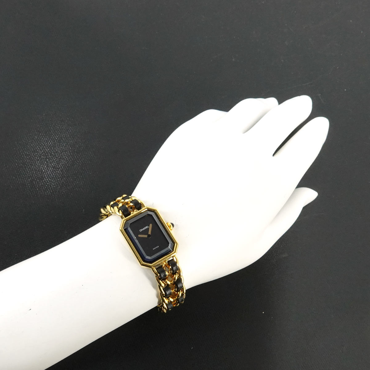 Premiere Size M H0001 Vintage Quartz Black Dial Ladies Watch