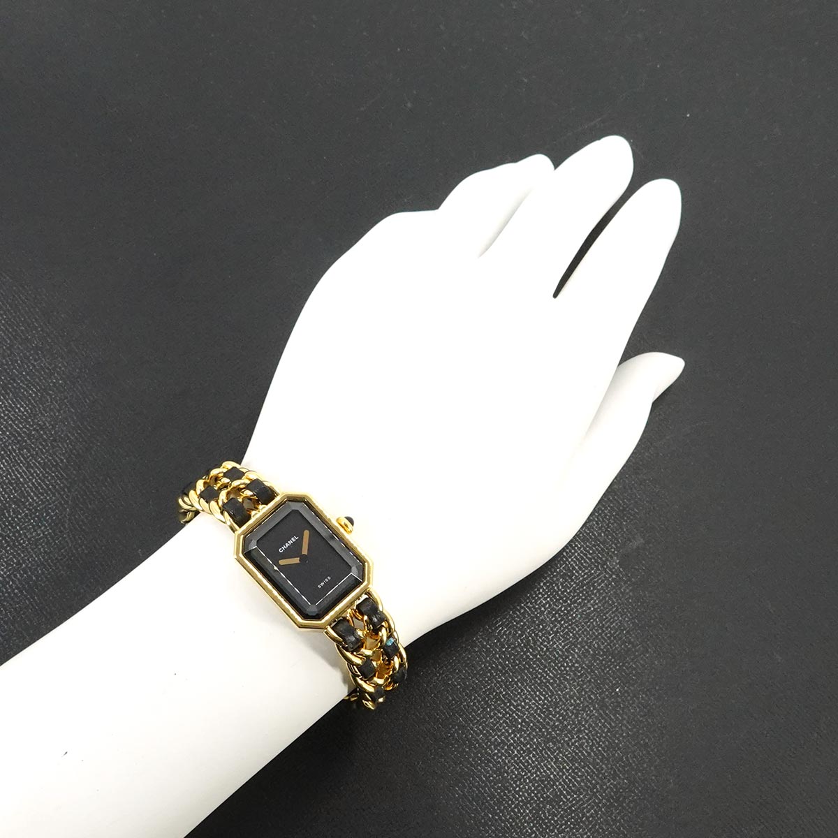 Premiere Size M H0001 Vintage Quartz Black Dial Ladies Watch