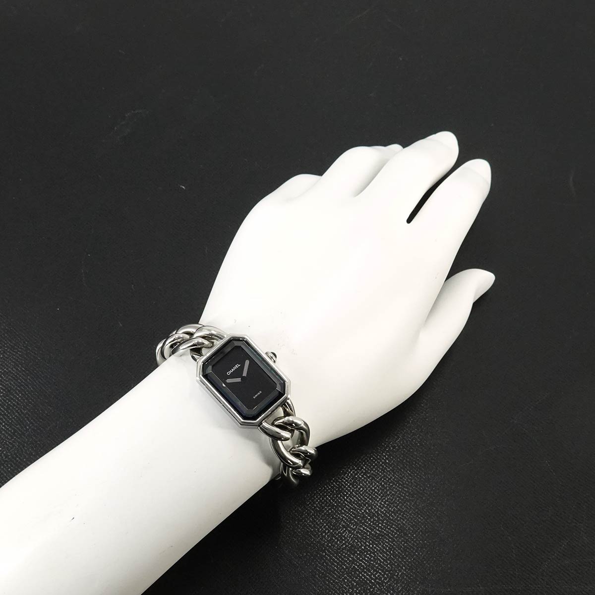 Premiere M Size H0452 Quartz Black Dial Ladies Watch