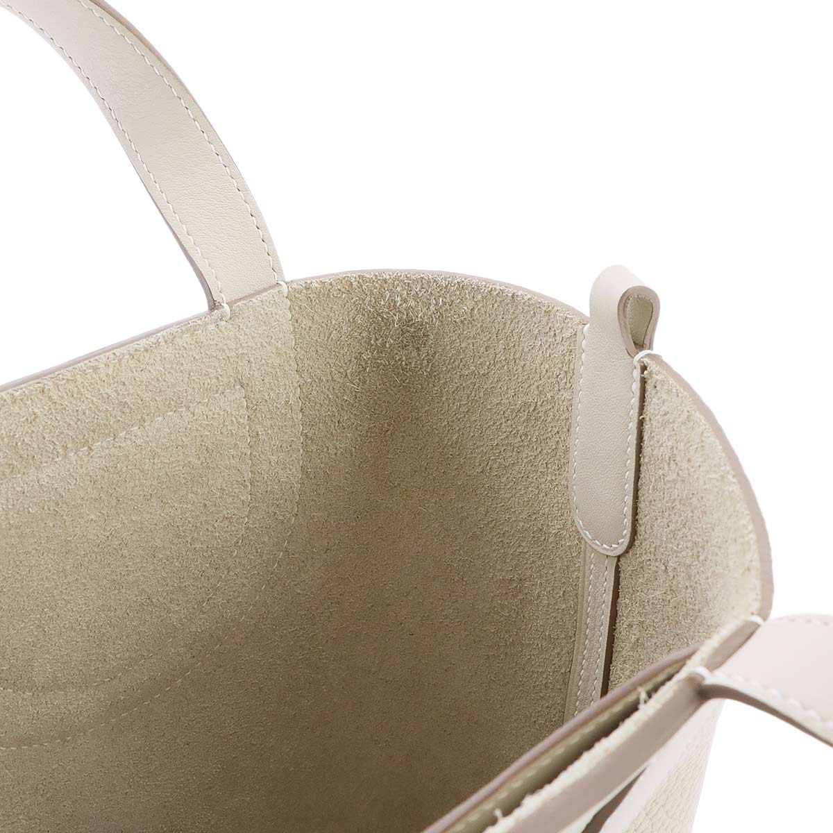 In the Loop 18 Hand Bag Taurillon Clemence Swift Craie