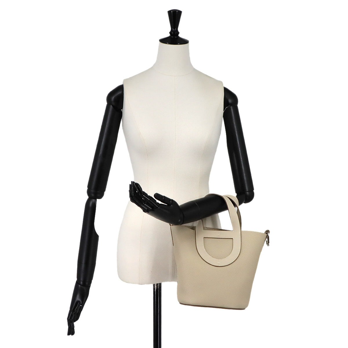 In the Loop 18 Hand Bag Taurillon Clemence Swift Craie