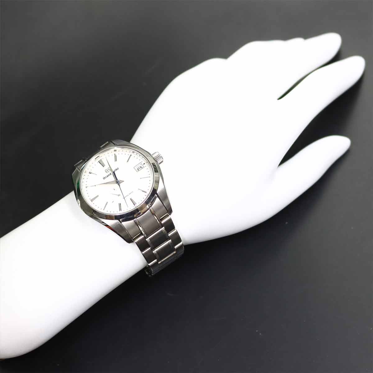 Spring Drive SBGA211 Date 9R65 0AE0 White Dial