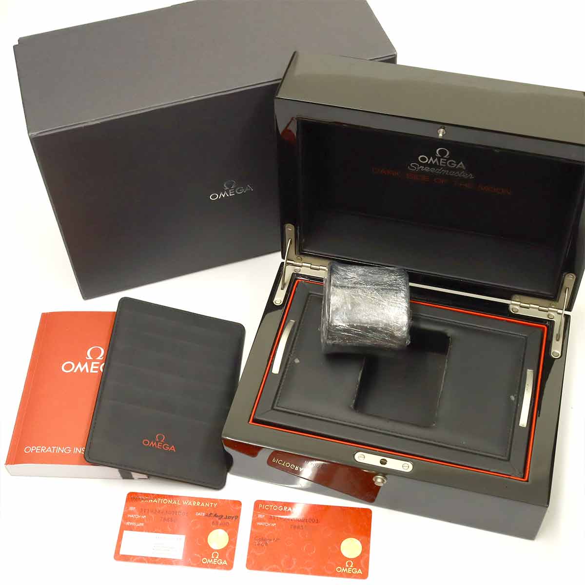 Speedmaster Dark side of the moon 311 92 44 30 01 001 Watch