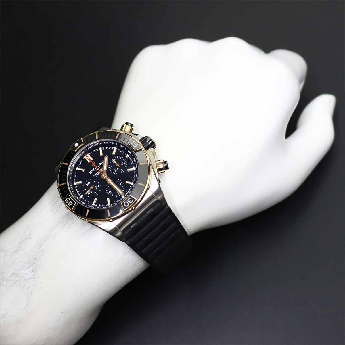 Super Chronomat 44 UB0136 750 Pink Gold Black Dial Mens