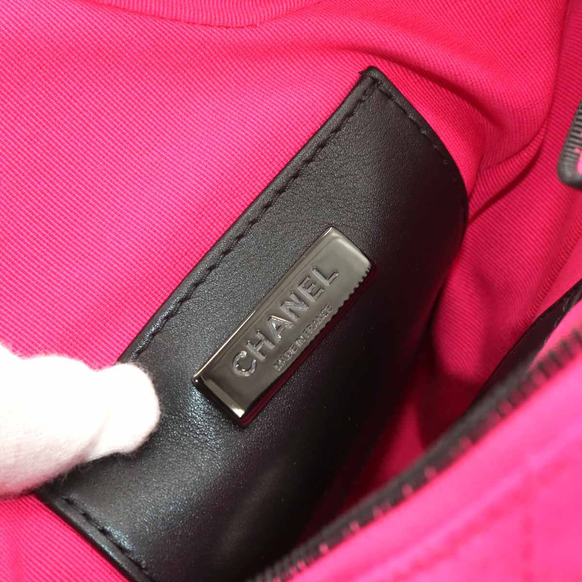 Matelasse Star Chain Shoulder Bag Satin Fuchsia Black AS4579