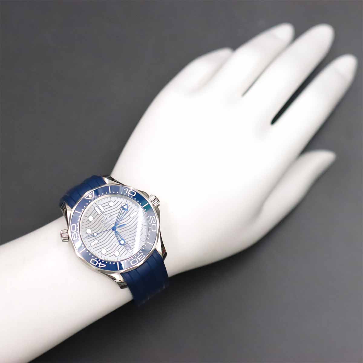 Seamaster 300 210 32 42 20 06 001 CO-AXIAL Date Gray Dial