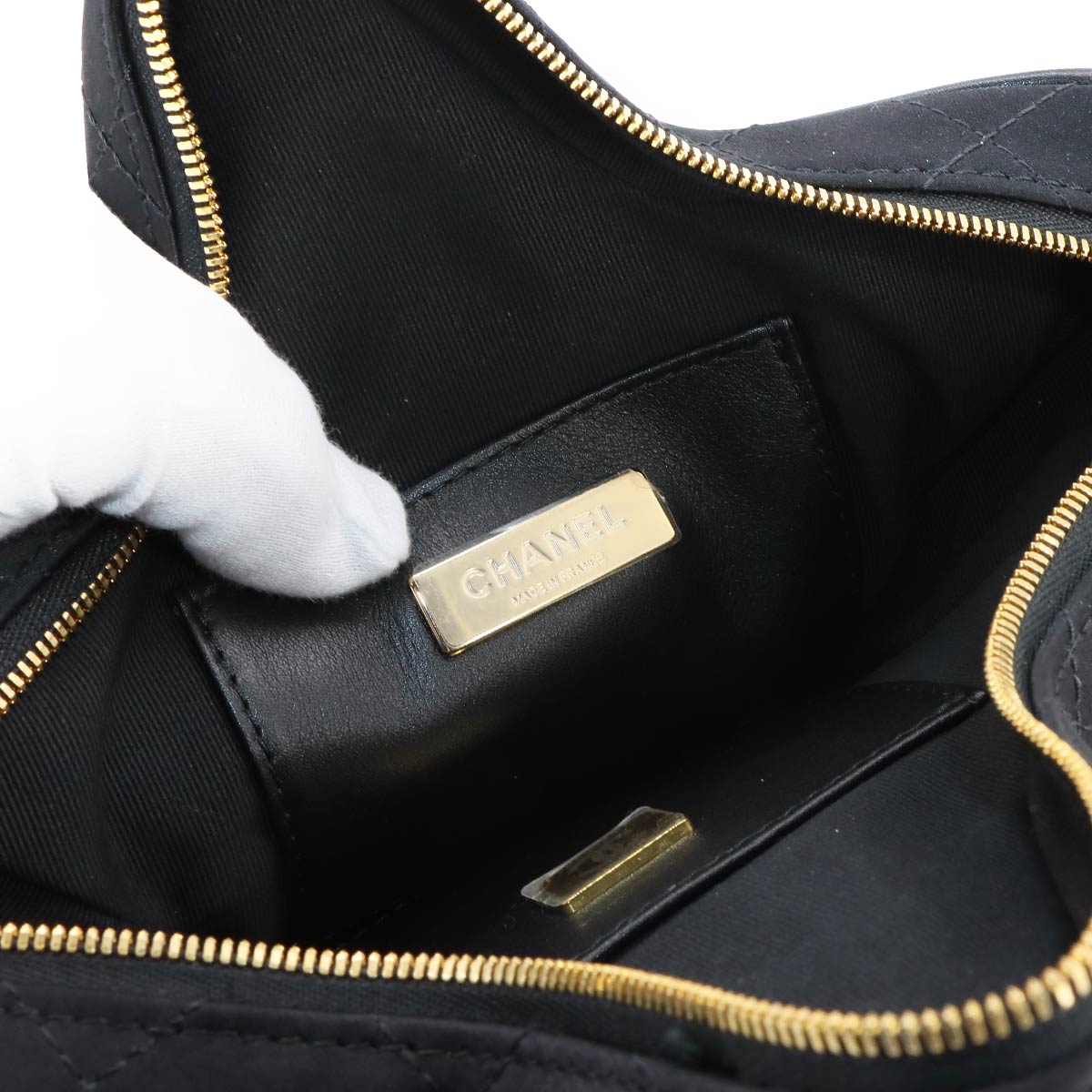 Matelasse Star Chain Shoulder Bag Satin Black AS4579 Purse