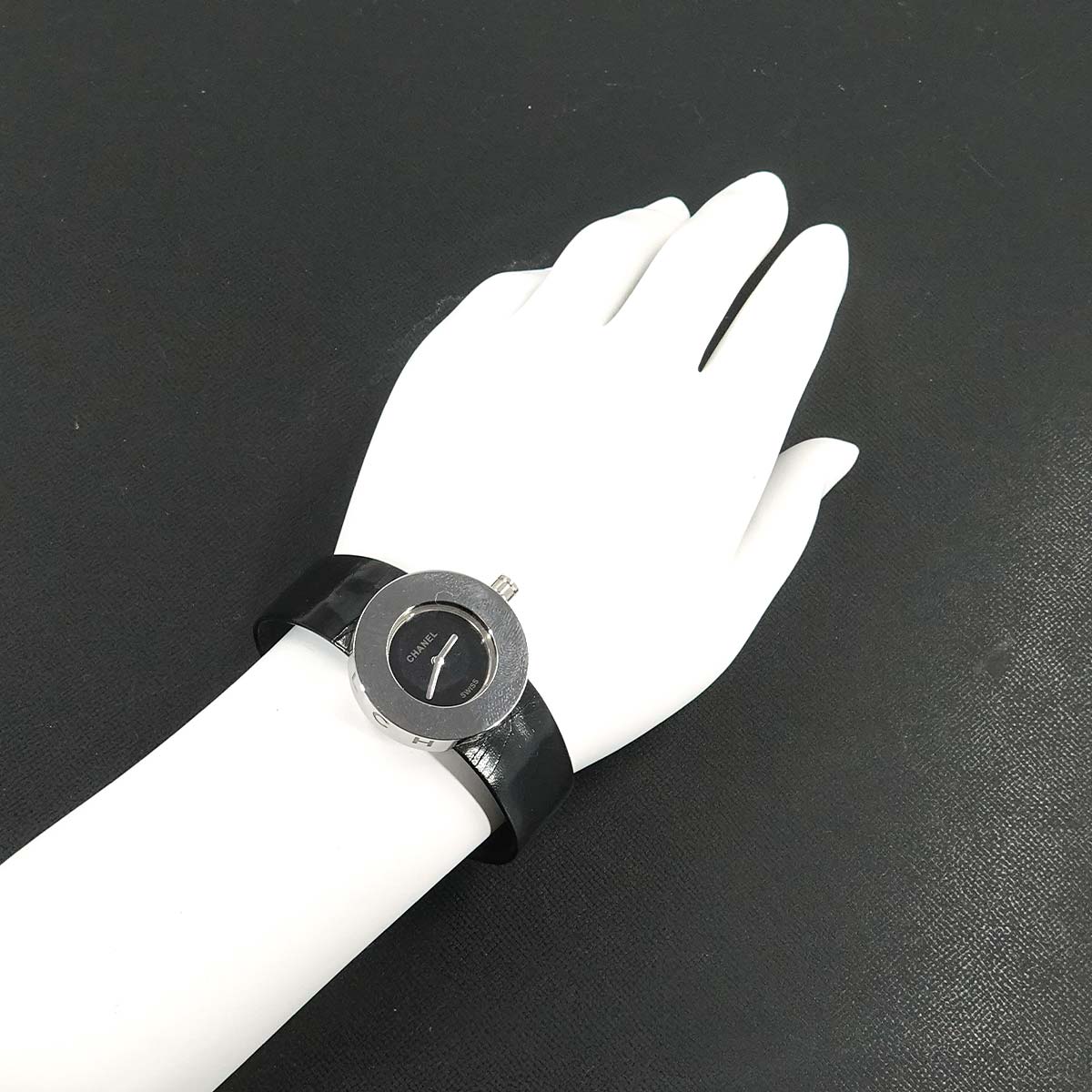 La Ronde H0579 Quartz Black Dial Enamel Ladies Watch