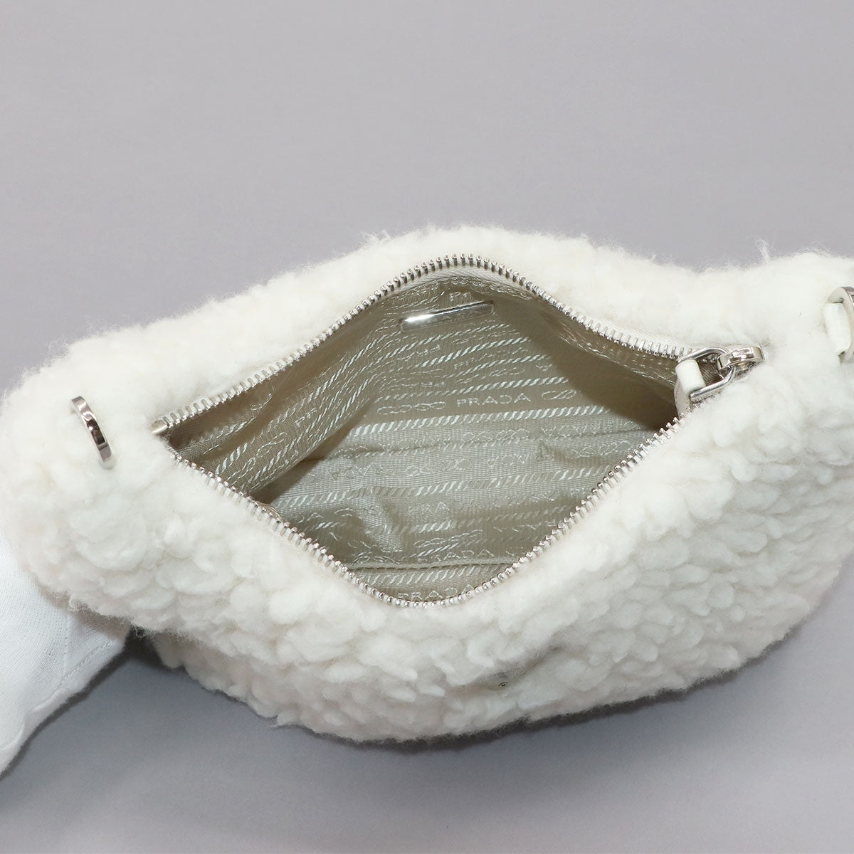 Re-Edition 2005 Shoulder Bag Wool Silk Cashmere White 1BH204