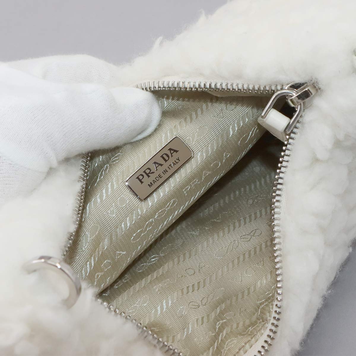 Re-Edition 2005 Shoulder Bag Wool Silk Cashmere White 1BH204