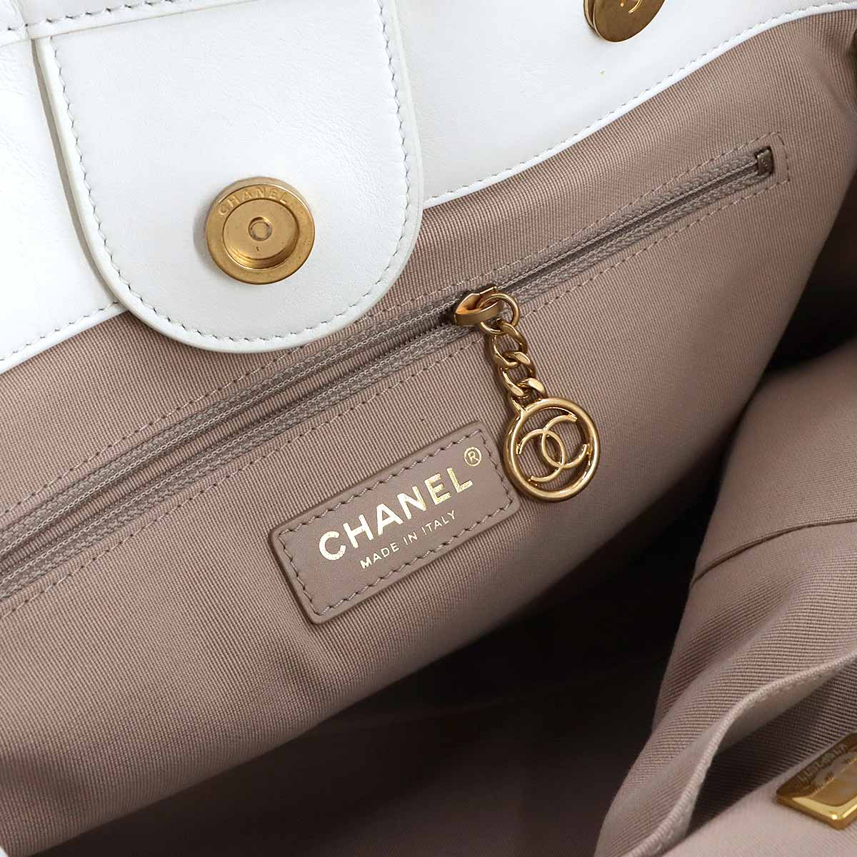 Deauville Tote Chain Shoulder Bag Leather White AS3351