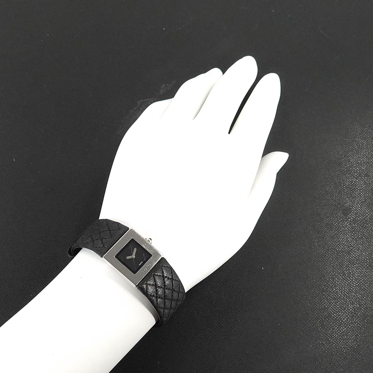 Matelasse H0116 Quartz Black Dial Ladies Vintage Watch