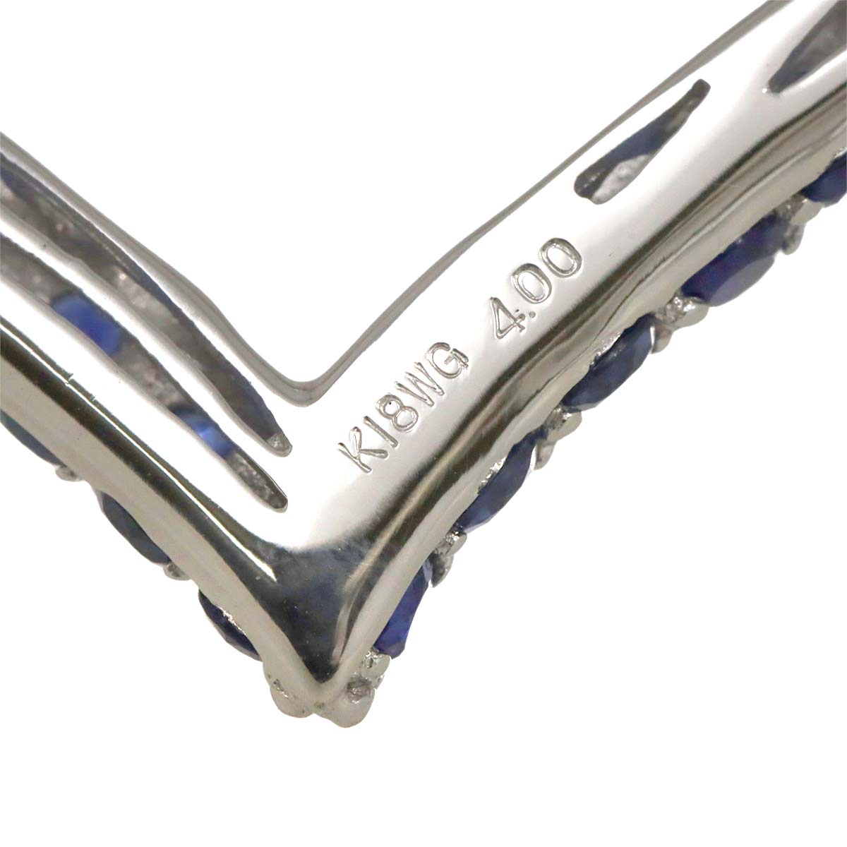Sapphire 4.00ct Brooch 18K WG White Gold 750