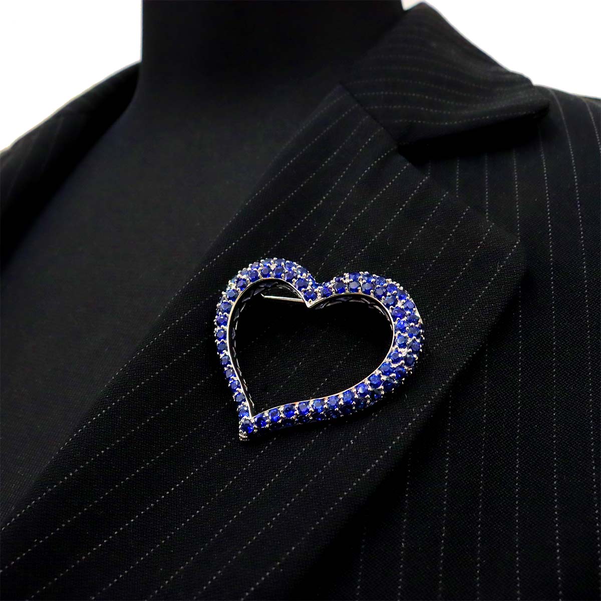 Sapphire 4.00ct Brooch 18K WG White Gold 750