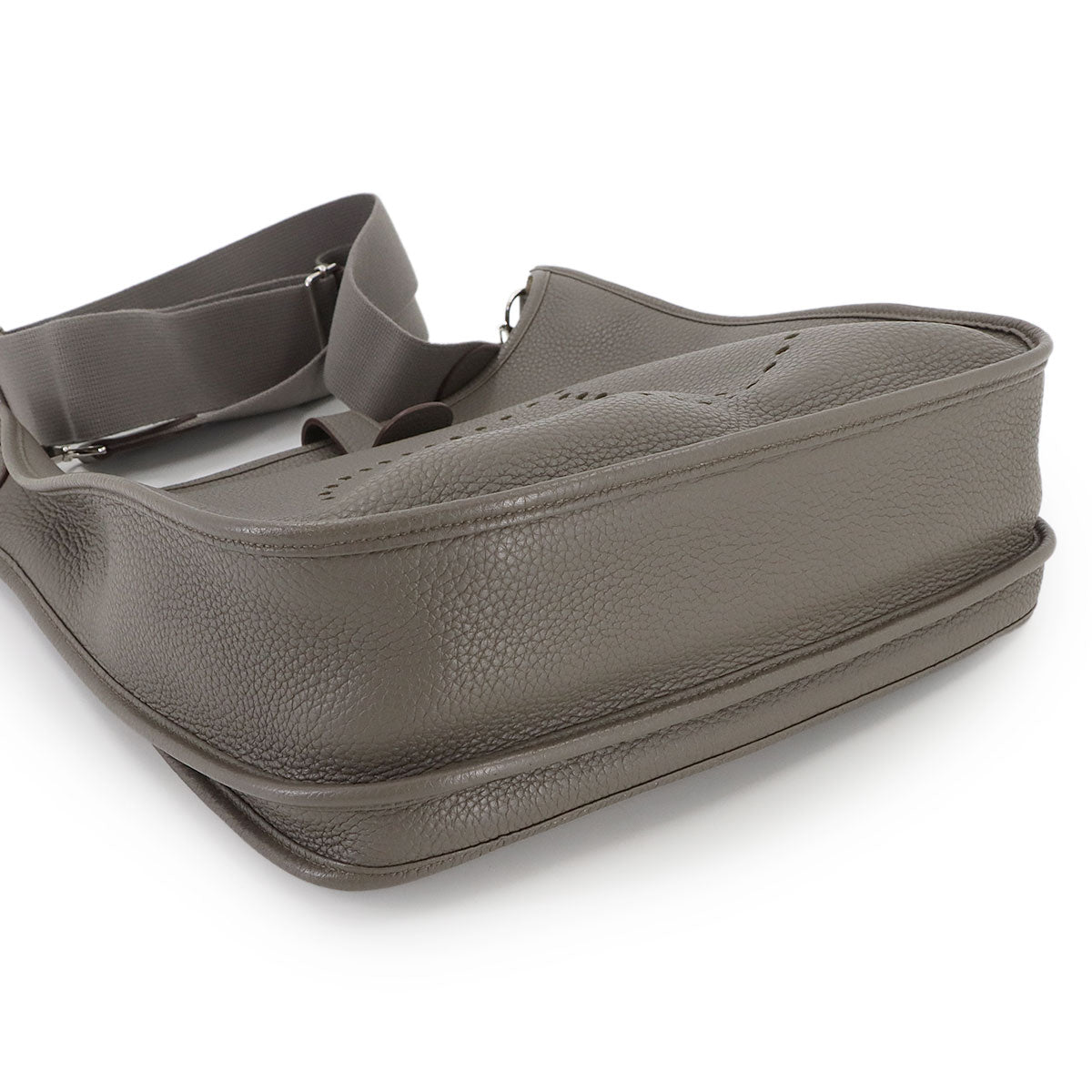 Evelyne3 GM Shoulder Bag Taurillon Clemence Etain